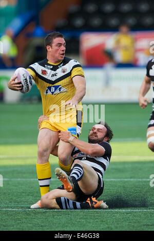 Widnes, UK. 3. Juli 2014. Erste Dienstprogramm Super Rugby League. Widnes Wikinger versus Castleford Tigers. Widnes Wikinger Hooker Jon Clarke in Aktion. Bildnachweis: Aktion Plus Sport/Alamy Live-Nachrichten Stockfoto