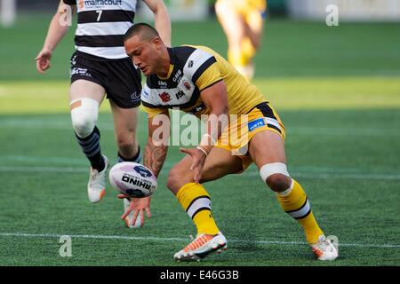 Widnes, UK. 3. Juli 2014. Erste Dienstprogramm Super Rugby League. Widnes Wikinger versus Castleford Tigers. Castleford Tigers zweiten Reihe Weller Hauraki in Aktion. Bildnachweis: Aktion Plus Sport/Alamy Live-Nachrichten Stockfoto