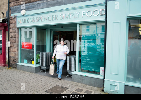 Markierungen und Spencer Simply Food Shop speichern UK Stockfoto