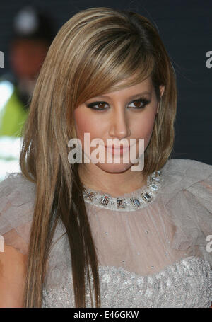 London, UK. 7. Oktober 2008. Ashley Tisdale besucht die Premiere von High School Musical 3: Senior Year bei Empire Leicester Square. © Ferdaus Shamim/ZUMA Draht/Alamy Live-Nachrichten Stockfoto