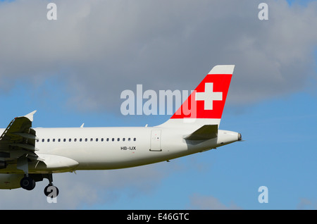 Schwanzflosse der Swissair Airbus 320 Landung in Heathrow Stockfoto