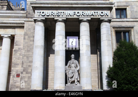 Touristeninformation in den Palast der Kultur und Wissenschaft in Warschau Stockfoto