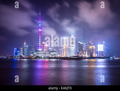 Shanghai, China Stadtbild jenseits des Flusses Huanpu angesehen. Stockfoto