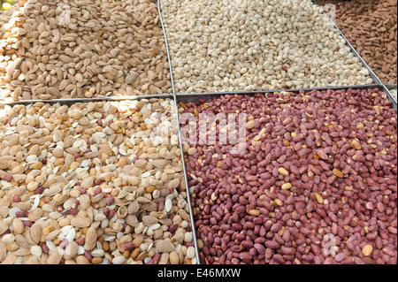 Nüssen, Samen & Mischungen für den Verkauf auf Hurfeish Markt, einer Stadt der Drusen in Israel. Stockfoto