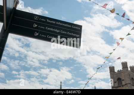 Cambridge-touristische Informationen Pol zeigt Richtungen Stockfoto