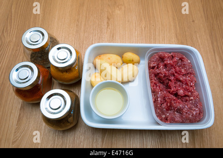 Zutaten von indische Aloo keema Stockfoto