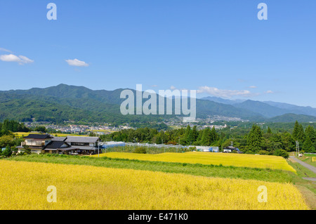 Landschaft von Achi Dorf im südlichen Nagano, Japan Stockfoto