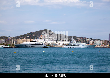 Hafen mit Yachten in Ibiza Altstadt - Ibiza - Spanien Stockfoto