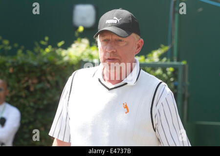 Wimbledon, London, UK. 4. Juli 2014. Ehemalige Wimbledon-Sieger und Coach Boris Becker kommt für Männer Halbfinale Finaltag in der All England Lawn Tennis Club Credit: Amer Ghazzal/Alamy Live-Nachrichten Stockfoto
