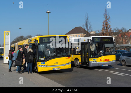 Berlin, Deutschland, BVG-Solaris GN 07 und GN 05 Stockfoto