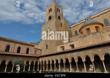 Monreale, Kreuzgang der Kathedrale, Palermo, Sizilien, Italien, Europa Stockfoto