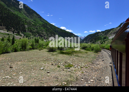 Der Durango und Silverton Eisenbahnstrecke durch den San Juan Mountains. Stockfoto