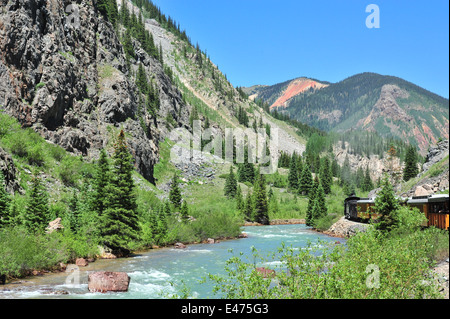 Der Durango und Silverton Eisenbahnstrecke durch den San Juan Mountains. Stockfoto