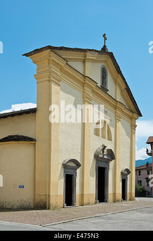 Italien, Lombardei, Dervio, SS Pietro und Paolo Pfarrkirche Stockfoto