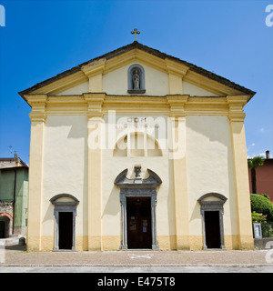 Italien, Lombardei, Dervio, SS Pietro und Paolo Pfarrkirche Stockfoto