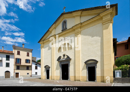 Italien, Lombardei, Dervio, SS Pietro und Paolo Pfarrkirche Stockfoto