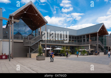 Shopper im Stadtzentrum von Bury St Edmunds, UK Stockfoto