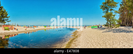 Piaśnica Fluss beenden in der Ostsee in der Nähe von Dębki, Polen Stockfoto