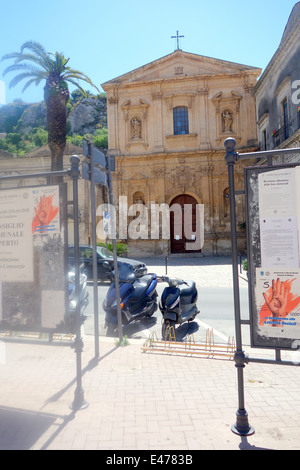 Eine typische italienische Barockkirche in Sizilien Stockfoto