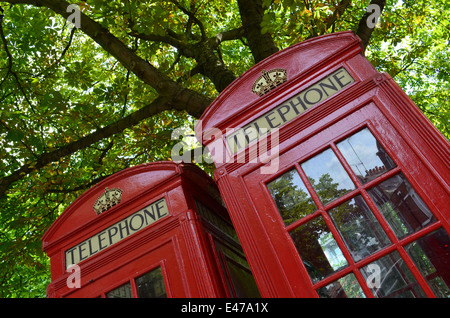 Schließen Sie detaillierte Aufnahme der klassischen traditionellen britischen rotes Telefon Box. Stockfoto