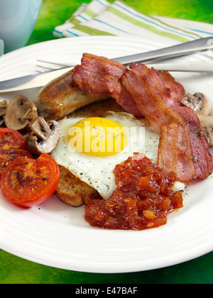 Englisch Frühstück Speck Ei Tomaten gebraten Stockfoto