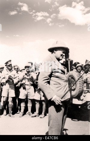 Winston Churchill Besuch alliierten Soldaten bei Tel-el-Kebir 9. August 1942 zwei 2 Weltkrieg Ii Ägypten Stockfoto