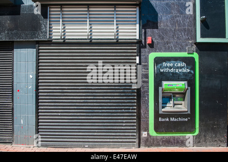 Geldautomat neben ein Closed shop Stockfoto