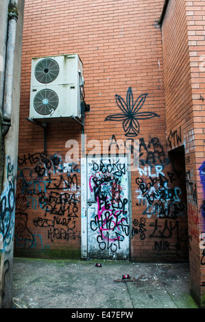 Gasse mit vielen graffiti Stockfoto