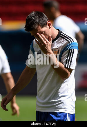 Brasilia. 4. Juli 2014. Übereinstimmen Sie Argentiniens Lionel Messi ist während einer Trainingseinheit in Brasilia, Brasilien, am 4. Juli 2014, gesehen, einen Tag vor einem Viertelfinale zwischen Argentinien und Belgien der FIFA WM 2014. Bildnachweis: Liu Dawei/Xinhua/Alamy Live-Nachrichten Stockfoto