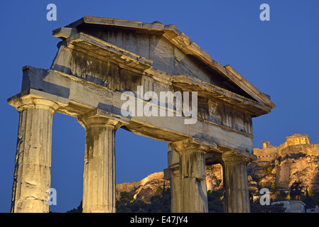 Das Tor von Athina Archegetis in römischen Markt und Akropolis, Athen, Griechenland Stockfoto