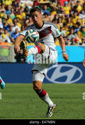 Stadion Maracana, Rio De Janeiro, Brasilien. 4. Juli 2014. Deutschland gegen Frankreich FIFA Fußball Weltmeisterschaft Brasilien. Mesut Özil (Deutschland) Credit: Aktion Plus Sport/Alamy Live-Nachrichten Stockfoto