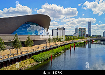 Das London Aquatics Centre am Queen Elizabeth Olympic Park, Stratford, London, England, Vereinigtes Königreich Stockfoto