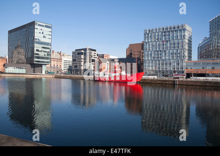 Lotsenboot oder Feuerschiff "Planet" vor Anker in Liverpools Canning Docks.  Es war bekannt als LV23 Licht Behälter Stockfoto