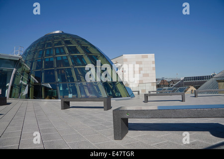 Glaskuppel auf dem Dach des Liverpool Central Library, Merseyside, England.  Die neue restaurierte Bibliothek am 17. Mai 2013 eröffnet. Stockfoto