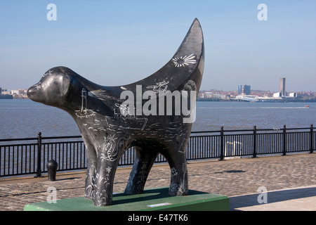 Superlambanana Skulptur vor dem Maritime Museum an der Uferpromenade in Liverpool. Stockfoto