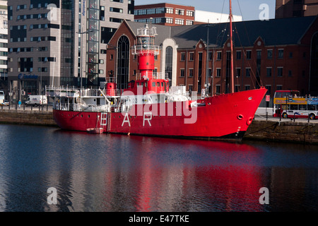 Lotsenboot oder Feuerschiff "Planet" vor Anker in Liverpools Canning Docks.  Es war bekannt als LV23 Licht Behälter Stockfoto