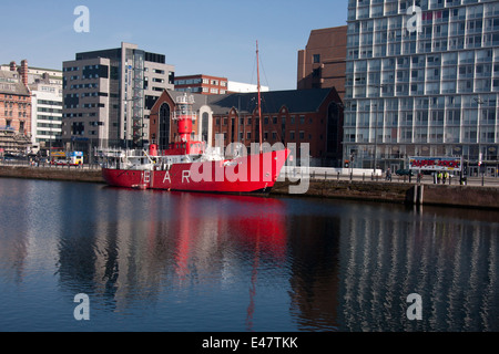 Lotsenboot oder Feuerschiff "Planet" vor Anker in Liverpools Canning Docks.  Es war bekannt als LV23 Licht Behälter Stockfoto