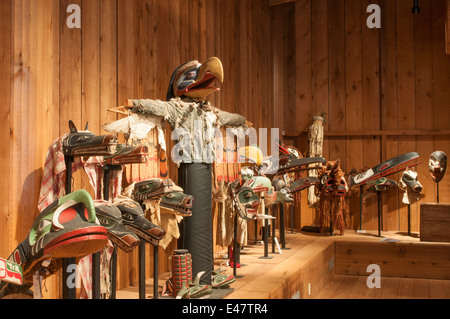 haida aus der First Nation geschnitzte zeremonielle Masken aus Holz, U’Mista Cultural Centre, Alert Bay, Vancouver Island, British Columbia, Kanada. Stockfoto