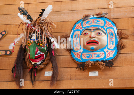 First Nation haida traditionelle geschnitzte zeremonielle Masken aus Holz im U’Mista Cultural Centre, Alert Bay, Vancouver Island, British Columbia, Kanada. Stockfoto