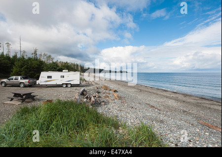 Reisen Sie, Anhänger Wohnwagen Agate Beach Naikoon Provincial Park, Haida Gwaii, Queen Charlotte Islands, British Columbia, Kanada. Stockfoto