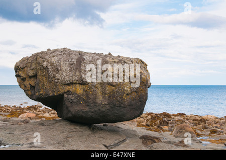 Balance-Rock Boulder Skidegate Graham Insel Haida Gwaii, Queen Charlotte Islands British Columbia, Kanada. Stockfoto