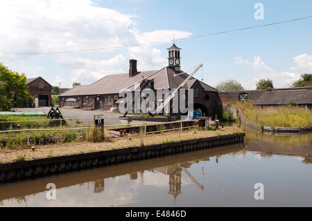 Coventry Kanal bei Hartshill Wharf, Warwickshire, England, UK Stockfoto