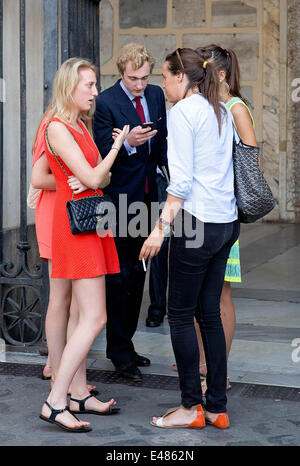 Prinzessin Maria Laura von Belgien, Prinz Joachim von Belgien kommen vor der Basilika unserer lieben Frau in Trastevere in Rom, wo sie für die Vorbereitungen für die Hochzeit von Prinz Amedeo von Belgien, 4. Juli 2014 trafen. Foto: RPE/Albert Nieboer - kein Draht-SERVICE Stockfoto