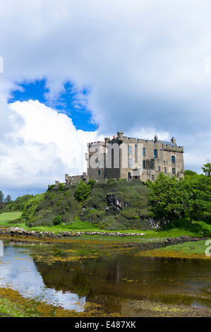 Highland Festung Dunvegan Castle, Hochland angestammten Heimat MacLeod-Clans, Dunvegan Loch Meer Loch auf der Isle Of Skye Schottland Stockfoto