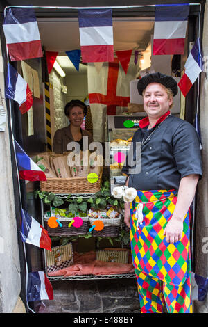 Skipton, North Yorkshire, UK. 5. Juli 2014 – erstrahlt The North Yorkshire Marktstadt von Skipton in Sonnenschein als 2014-Tour de France Grand Depart durchläuft. Die Stadt zog angeblich, Massen von mehr als 20.000 Menschen um dem Ereignis beizuwohnen. Bildnachweis: Thomas Holmes/Alamy Live-Nachrichten Stockfoto