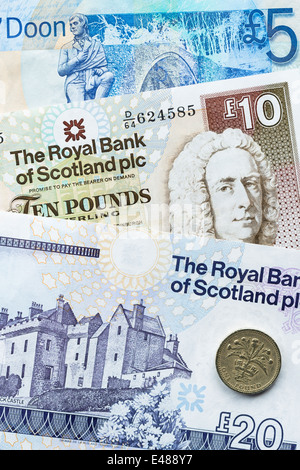 Schottische Banknoten von der Royal Bank of SCOTLAND £5, £10, £20 und £1 Münze Stockfoto