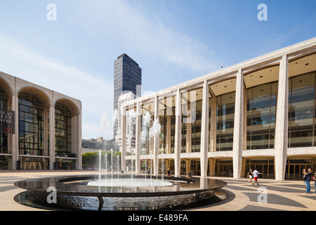 New York City - Juni 22: Lincoln Center und Metropolitan Opera House in New York am 22. Juni 2013 Stockfoto