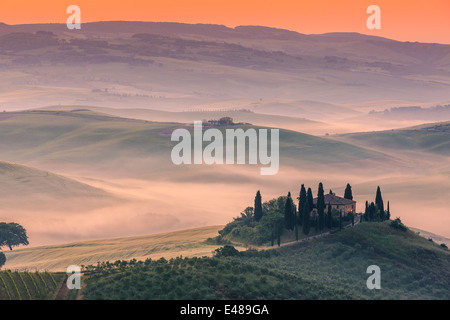 Berühmte Podere Belvedere im Morgenlicht, im Herzen der Toskana, in der Nähe von San Quirico in de Val d ' Orcia-Tal Stockfoto