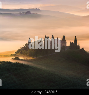 Berühmte Podere Belvedere im Morgenlicht, im Herzen der Toskana, in der Nähe von San Quirico in de Val d ' Orcia-Tal Stockfoto