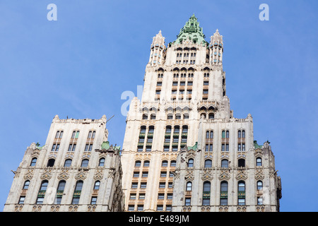 Die alten Woolworth Building in New York mit blauem Himmel Stockfoto